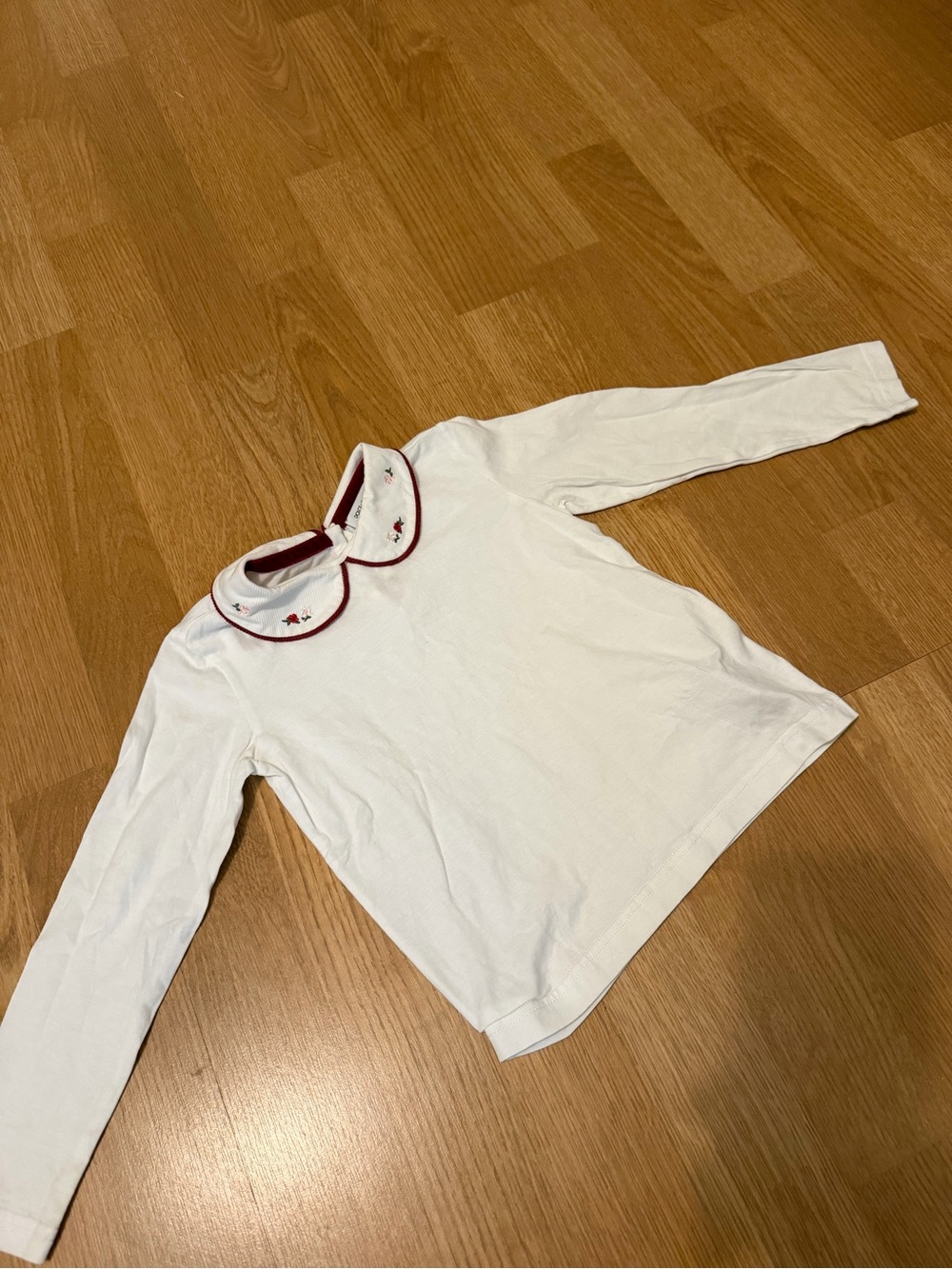 Dolce & Gabbana White Long-Sleeve Top with Red Trim Collar